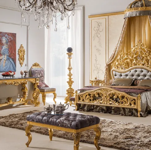 Letto classico Imperiale con testiera intarsiata decorato in foglia oro di Ghezzani