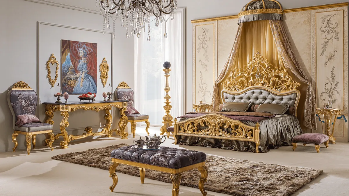 Letto classico Imperiale con testiera intarsiata decorato in foglia oro di Ghezzani