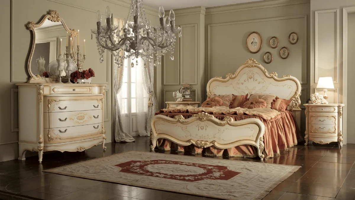 Letto in legno laccato e decorato Royal di Ghezzani