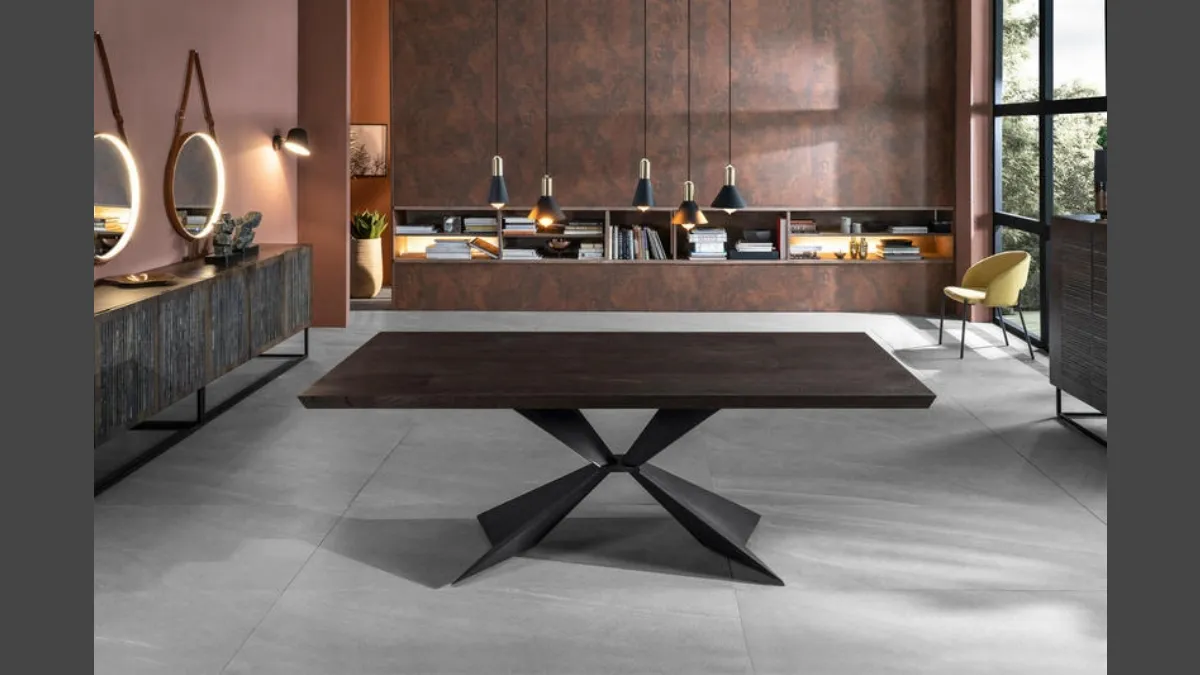 Tavolo allungabile con top in legno scuro e base in metallo Stark di Stones